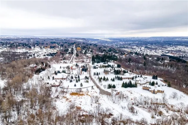 Additional image 48 of 76 Oak Ave