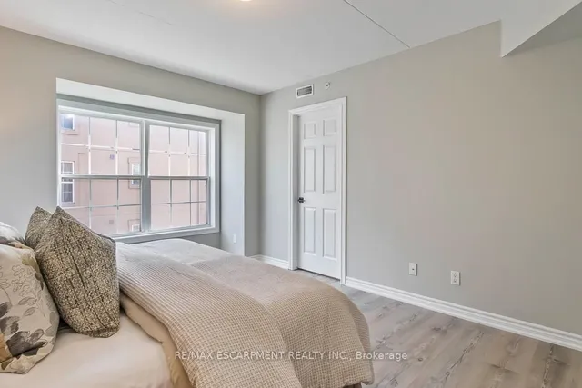 Additional image 15 of 1830 WALKERS Line Unit 301