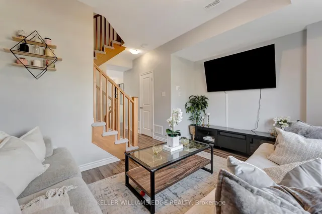 Additional image 10 of 383 Dundas St Unit 3