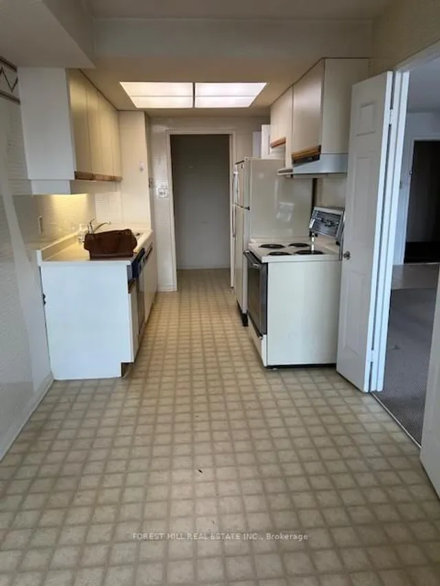 Additional image 5 of 3000 Bathurst St Unit 1106