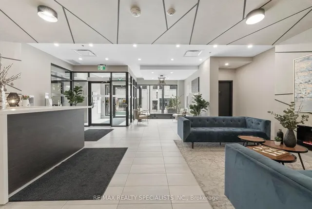 Additional image 23 of 60 Charles St W St Unit 308