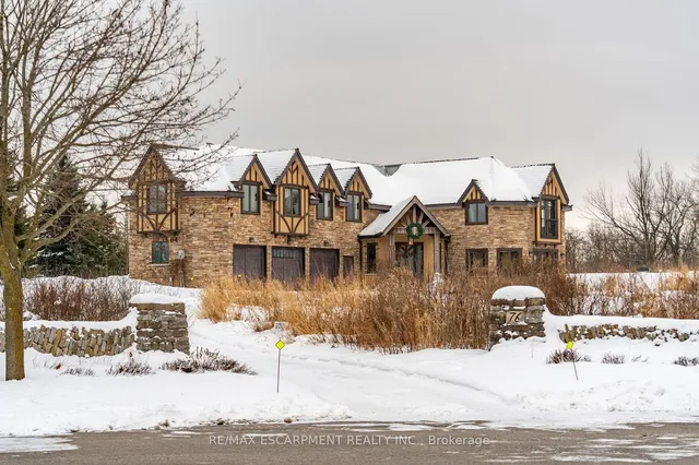 76 Oak Ave