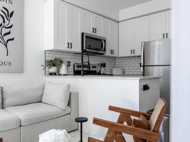 Additional image 17 of 715 Lawrence Ave Unit 23