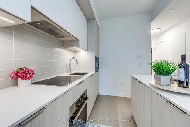 Additional image 7 of 123 Portland St Unit 1004