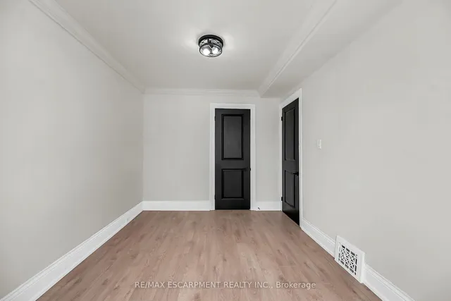 Additional image 26 of 117 Rosslyn Ave