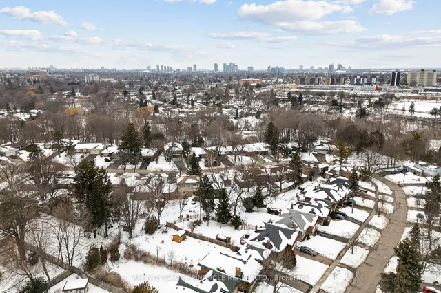 Additional image 7 of 28 Landfair Cres