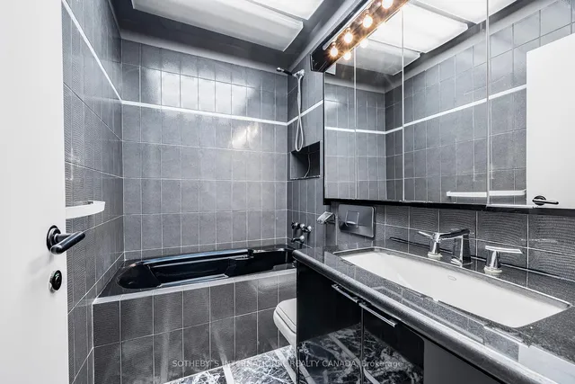 Additional image 25 of 33 Harbour Sq Unit 1008