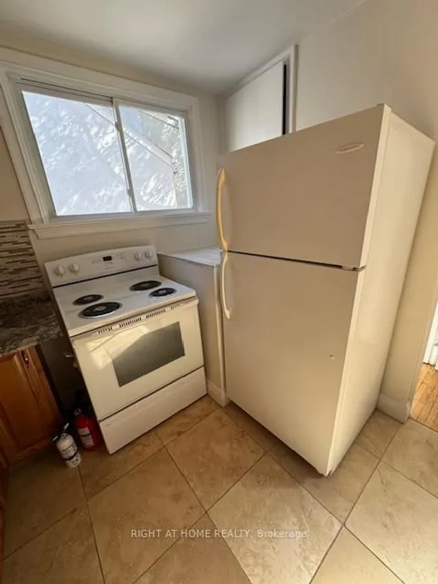 Additional image 6 of 227 Sheppard Ave