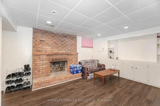 Additional image 32 of 23 Strathavon Dr