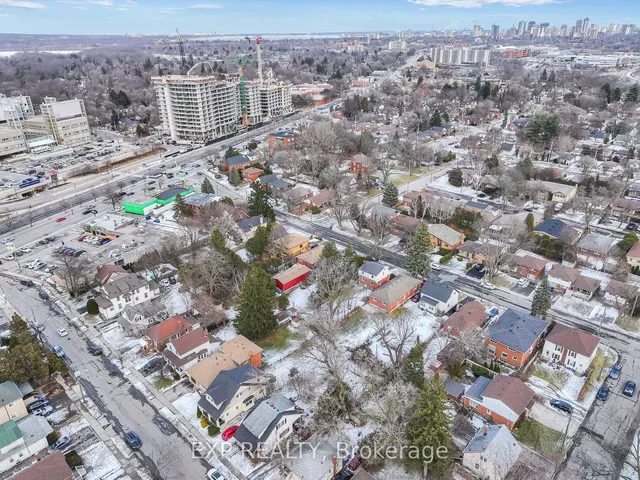 Additional image 23 of 39 Broadway Ave