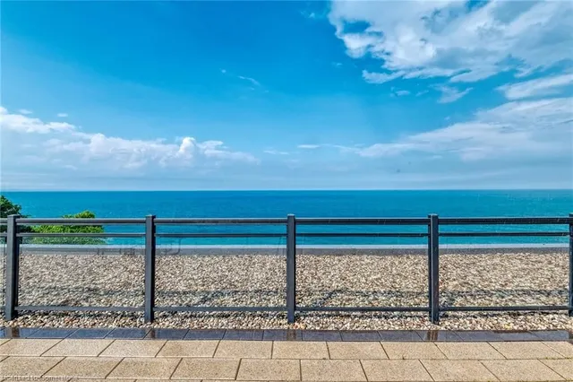 Additional image 24 of 35 Southshore Cres Unit 111