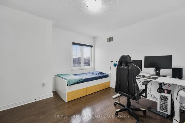 Additional image 31 of 34 Bernadino St