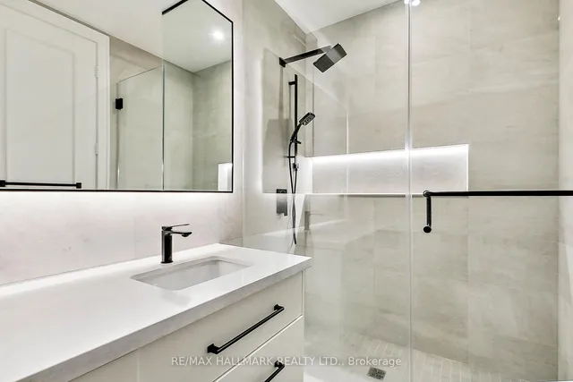 Additional image 31 of 39 Queens Quay Unit TH103