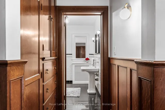 Additional image 31 of 28 Thompson Ave