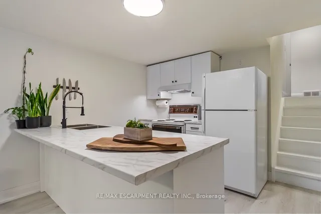 Additional image 30 of 694 Holt Dr