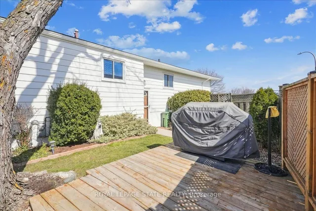 Additional image 38 of 43 Yorkdale Cres