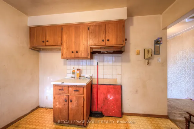 Additional image 15 of 323 Clifton Rd