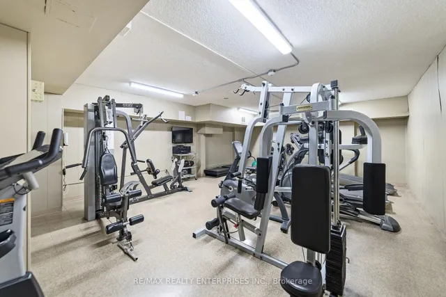 Additional image 37 of 975 WARWICK Crt Unit 1402