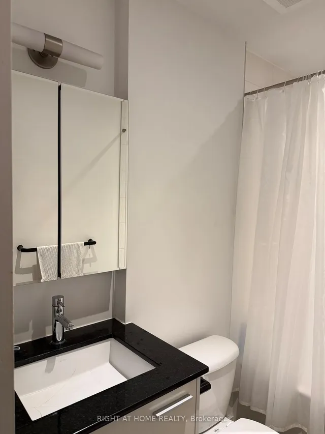 Additional image 7 of 549 King St Unit 402