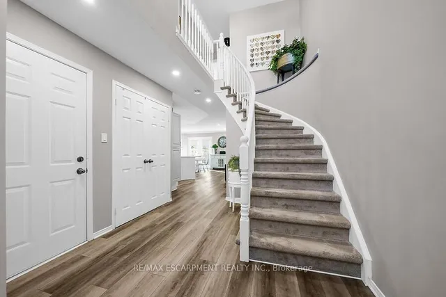 Additional image 16 of 104 FOXBOROUGH Dr