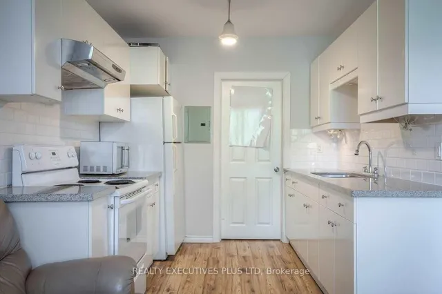 Additional image 32 of 1435 Kingston Rd