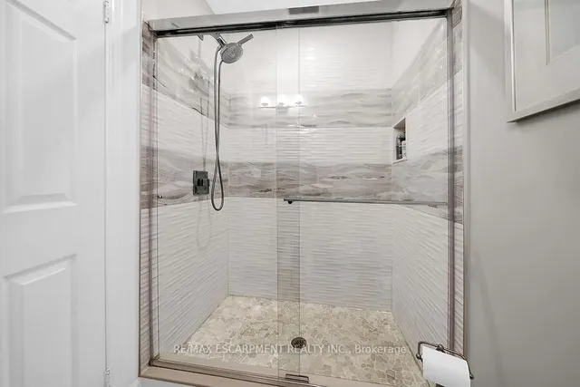 Additional image 22 of 104 FOXBOROUGH Dr