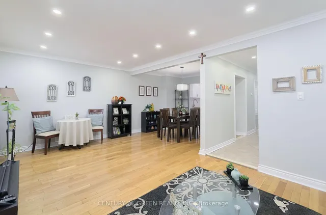 Additional image 10 of 719 Military Tr