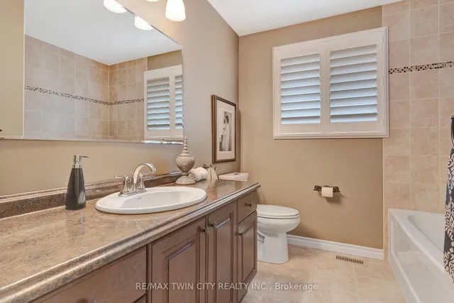 Additional image 18 of 158 Martinglen Cres