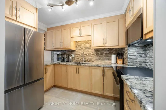 Additional image 4 of 151 La Rose Ave Unit 807