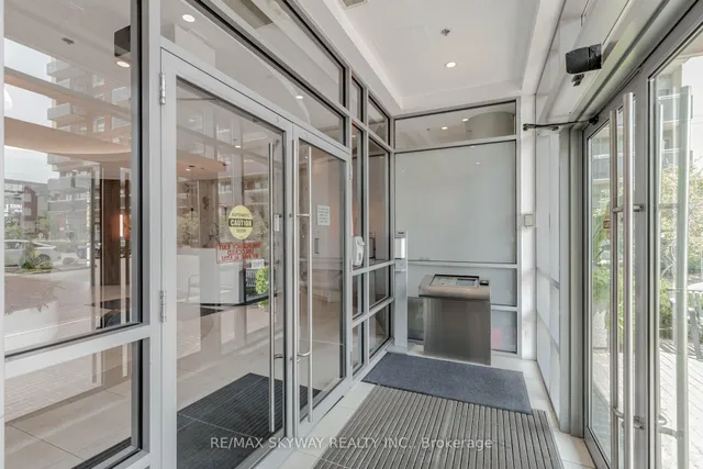 Additional image 42 of 215 Queen St Unit 403