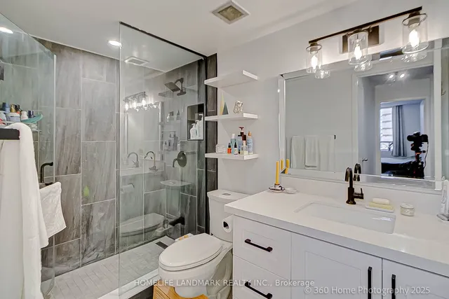 Additional image 16 of 633 Bay St Unit 1703