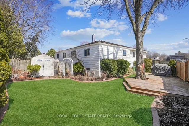 Additional image 33 of 43 Yorkdale Cres