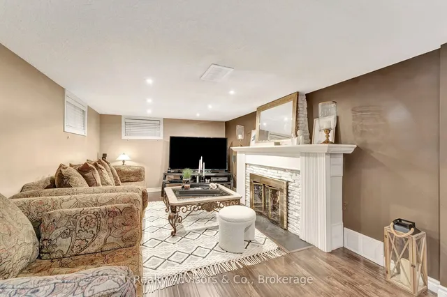 Additional image 28 of 924 Union St