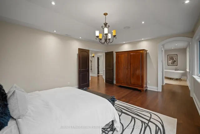 Additional image 24 of 6 Oak Hampton Blvd