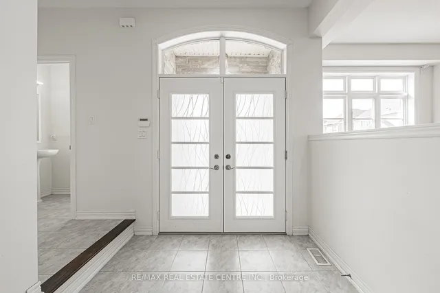 Additional image 5 of 107 Hazelton Ave