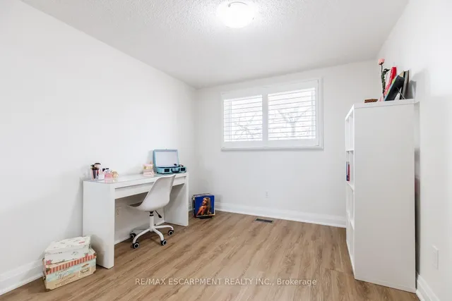 Additional image 24 of 150 Gateshead Cres Unit 101