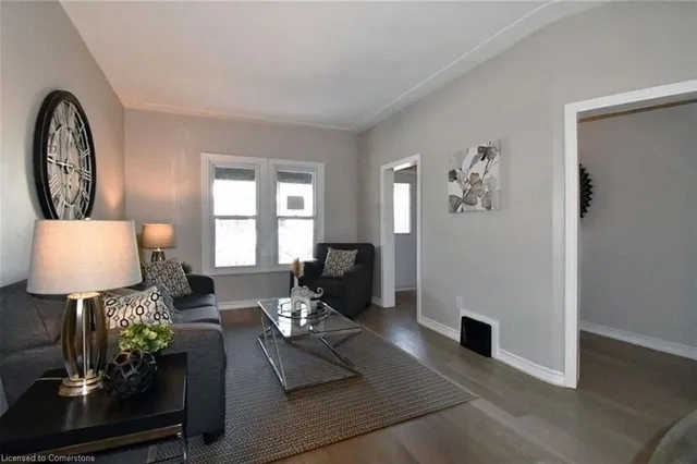 Additional image 3 of 242 Balmoral Ave