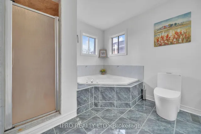 Additional image 25 of 18 Tessler Cres
