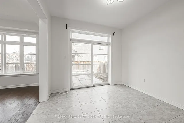 Additional image 16 of 107 Hazelton Ave