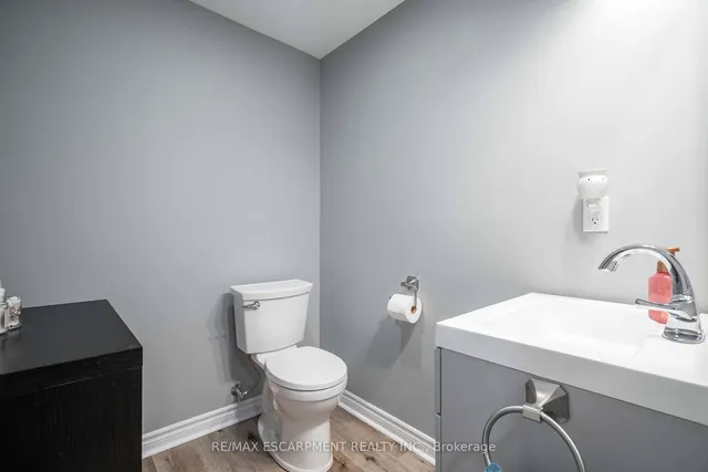 Additional image 37 of 212 Bradley Ave