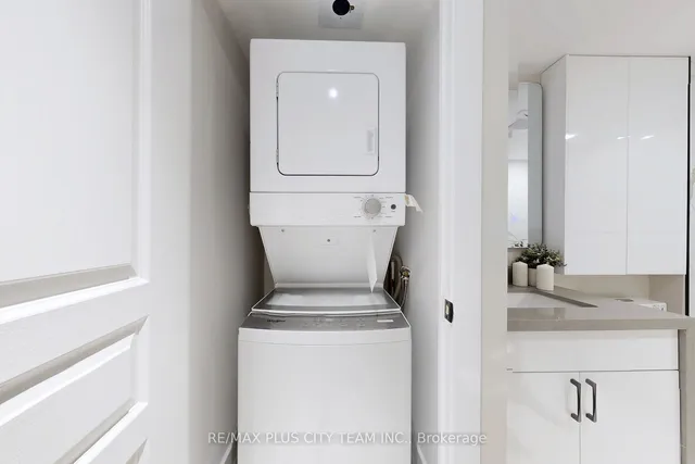 Additional image 14 of 18 Yonge St Unit 2507