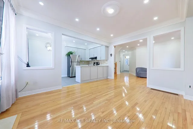 Additional image 13 of 27 Village Lake Cres