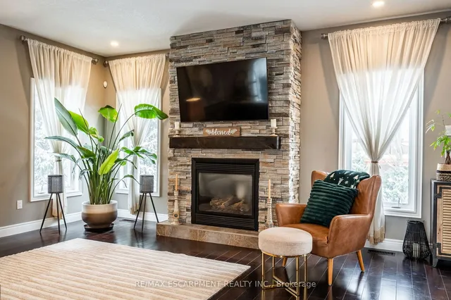 Additional image 8 of 80 Commando Crt