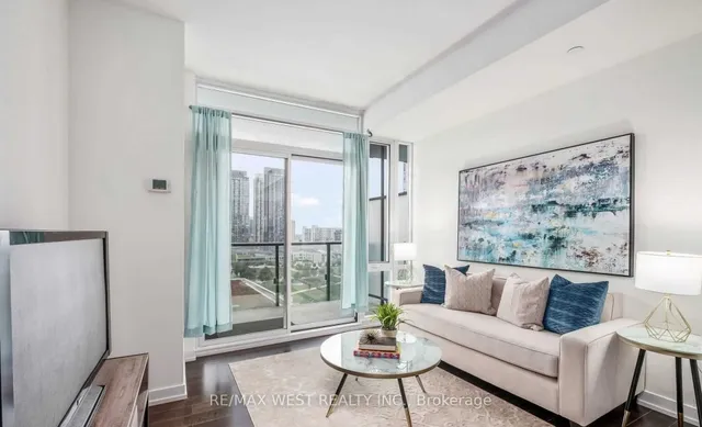 Additional image 12 of 170 Fort York Blvd Unit 1208