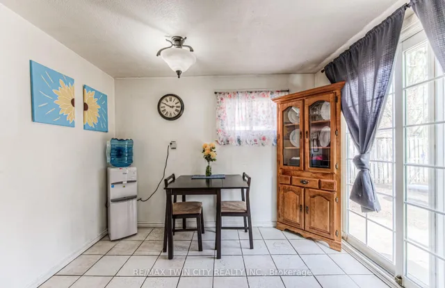 Additional image 26 of 87 6 Ave