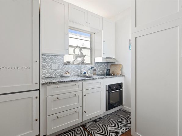1043 NW 2nd St APT 13, Miami, FL 33128