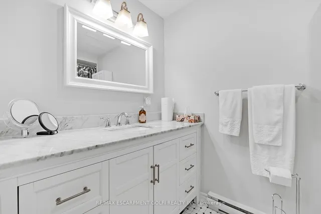 Additional image 24 of 23 Macaulay St Unit 3