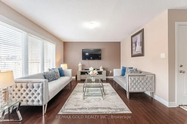 Primary image of 16 Bluffmeadow St