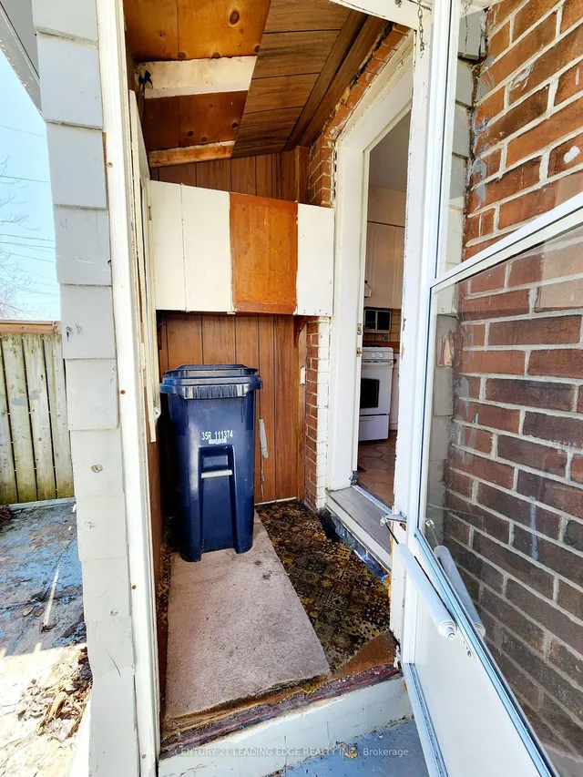 Additional image 6 of 635 Coxwell Ave