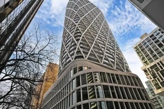 230 Simcoe St Unit 1228